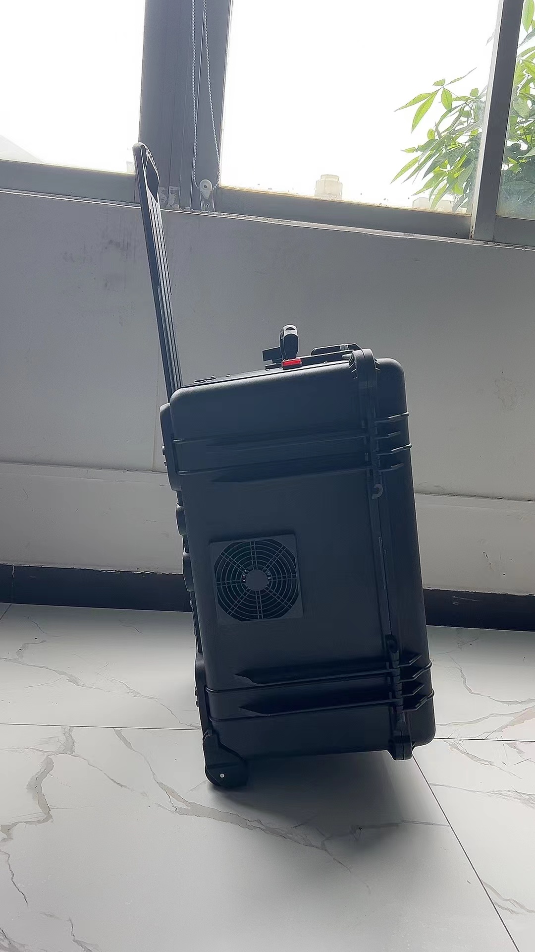 扬中手拉箱型移动通信干扰器